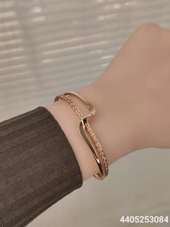 دستبند بنگل طرح موج و‌طنابی رنگ طلایی ضد حساسیت کد 011525700