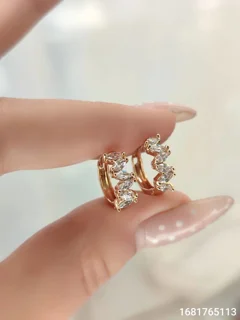 گوشواره حلقه ای مارک ژوپینگ نگین شفاف مخراجی ضد حساسیت و رنگ ثابت